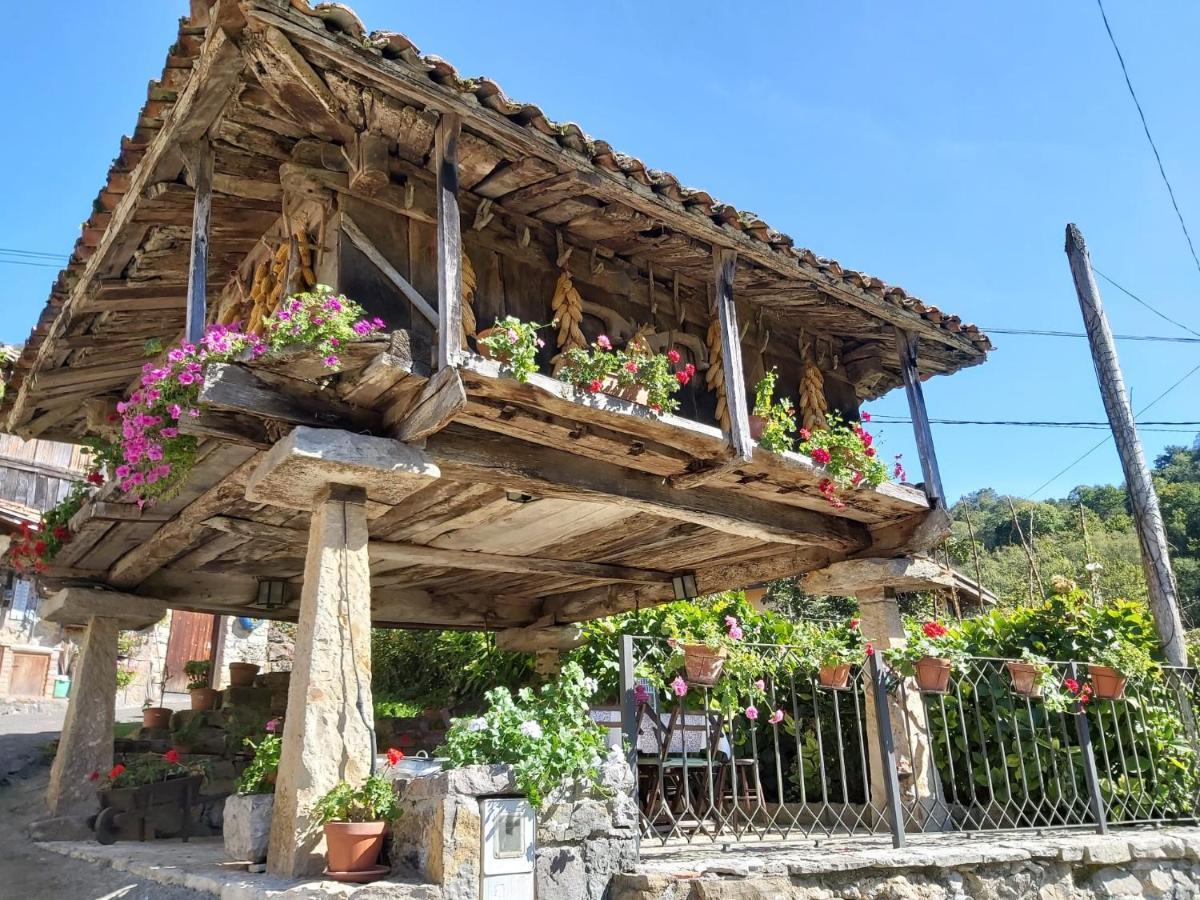 Gasthaus El Colladin Llerices Exterior foto